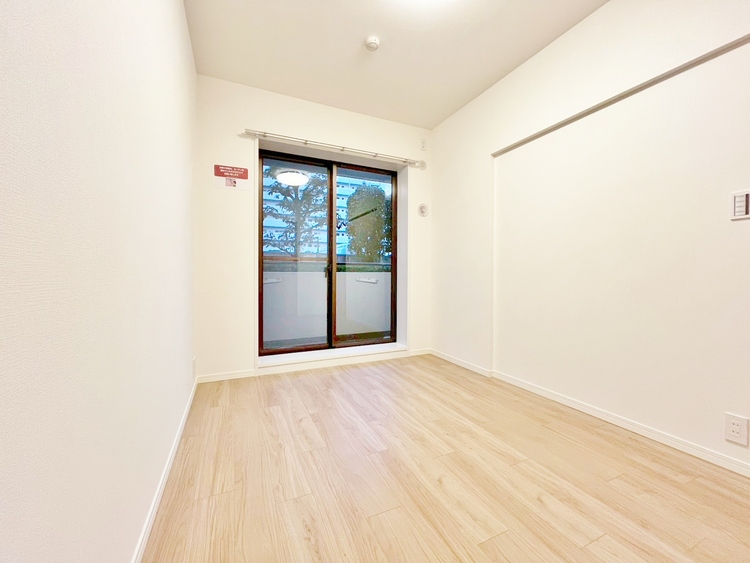 寝室 ベッドも十分に設置するスペースがあります。