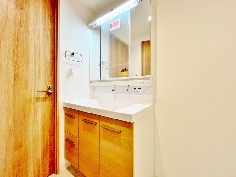 洗面 何かと物が増える場所だからこそ、スッキリと見映えの良い空間に。