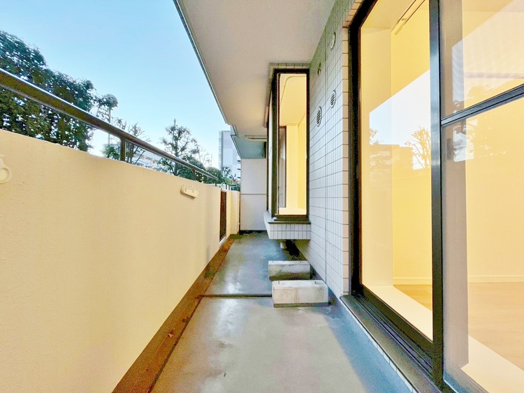 バルコニー 暮らしの中で、光と風を演出してくれるバルコニー。