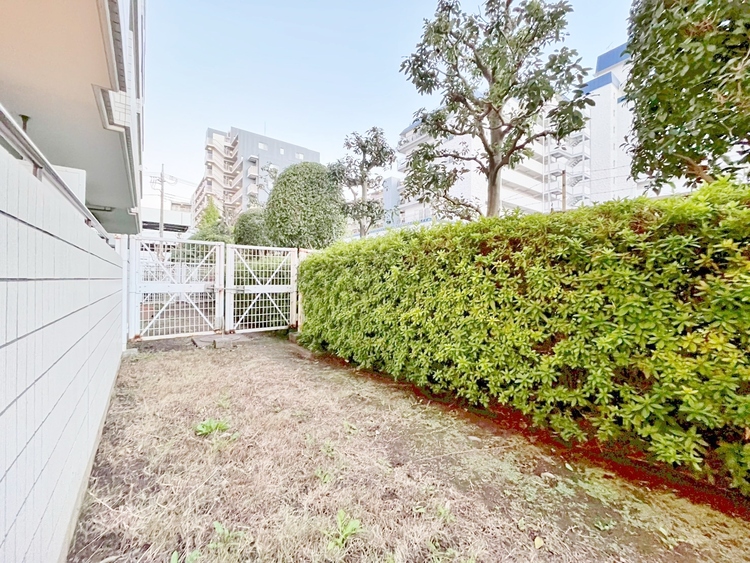 バルコニー 窓を開けると広がる青空。心をリフレッシュして日々を過ごしていきましょう。