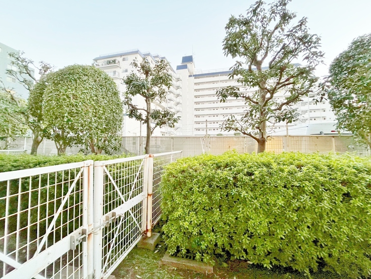 バルコニー 頬をなでる、優しい風を感じることが出来ます。