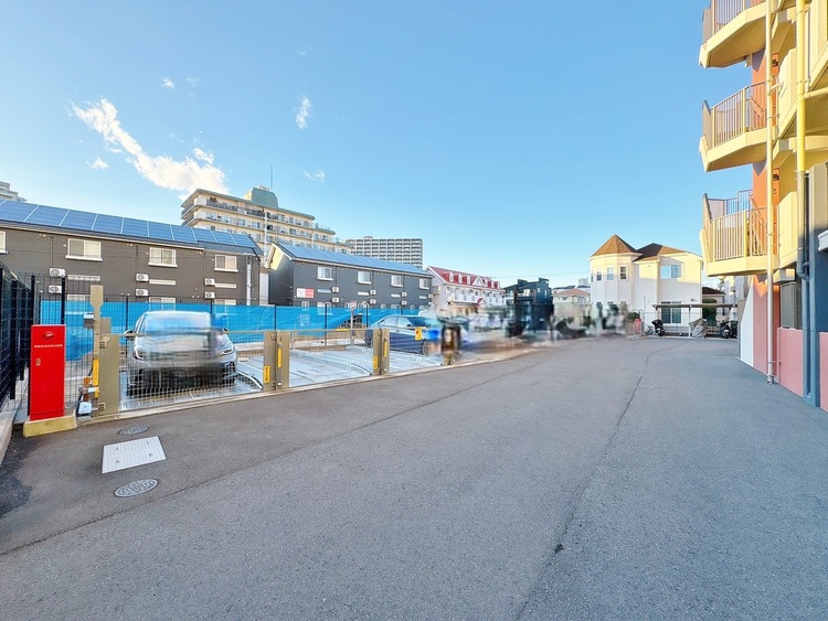 駐車場 本物件の駐車スペースです。車種制限のある場合もございますので、お気軽にお問い合わせくださいませ。