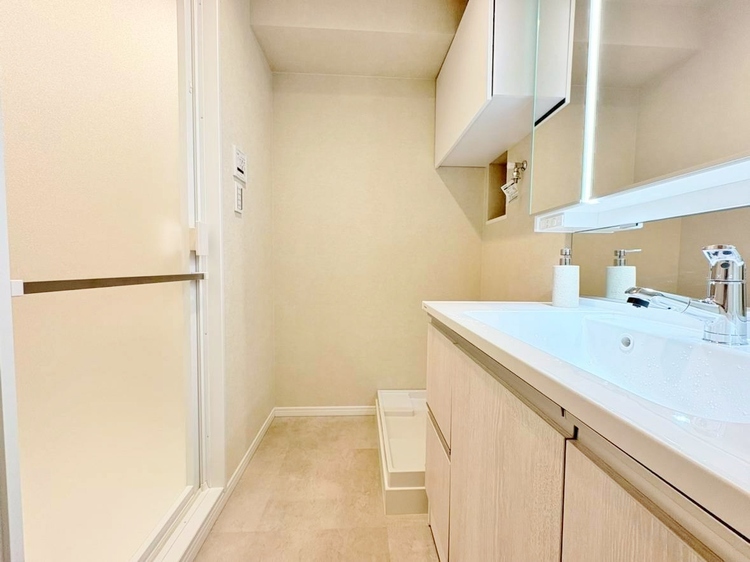 洗面 清潔感と心地よさを重視した、上質感漂うパウダールーム。