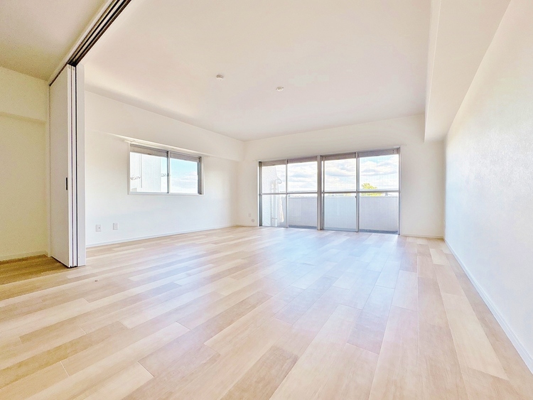 居間 飾り過ぎないシンプルな内装と偏り過ぎないデザインで統一しました。