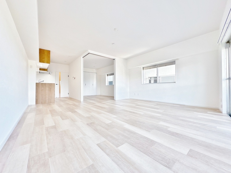 居間 快適に過ごす毎日を求めて、暮らしの中でご自身の「マイホーム」に創り上げてください。