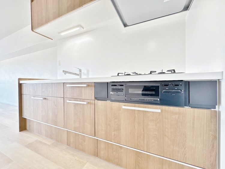 キッチン スマートな意匠と充実の機能を備えたキッチンが、暮らしにおいしい彩りを添えます。