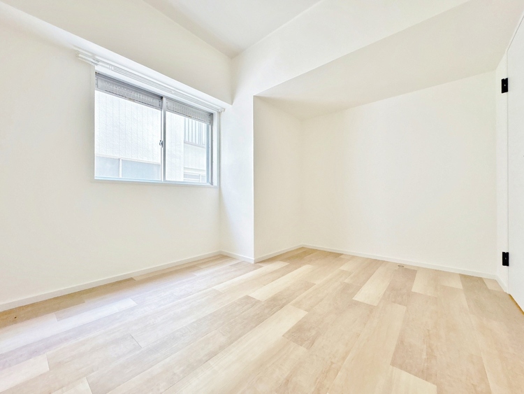 寝室 ベッドも十分に設置するスペースがあります。