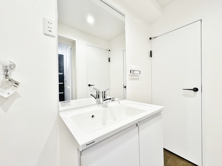 洗面 何かと物が増える場所だからこそ、スッキリと見映えの良い空間に。