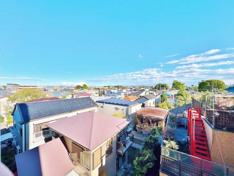 バルコニー 頬をなでる、優しい風を感じることが出来ます。