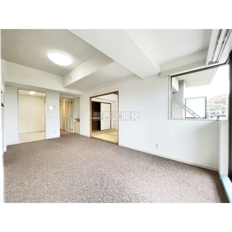 居間 ＬＤＫは家族みんなの快適空間です。お食事したりおしゃべりしたり、家族の絆を育むセントラルスペースです。