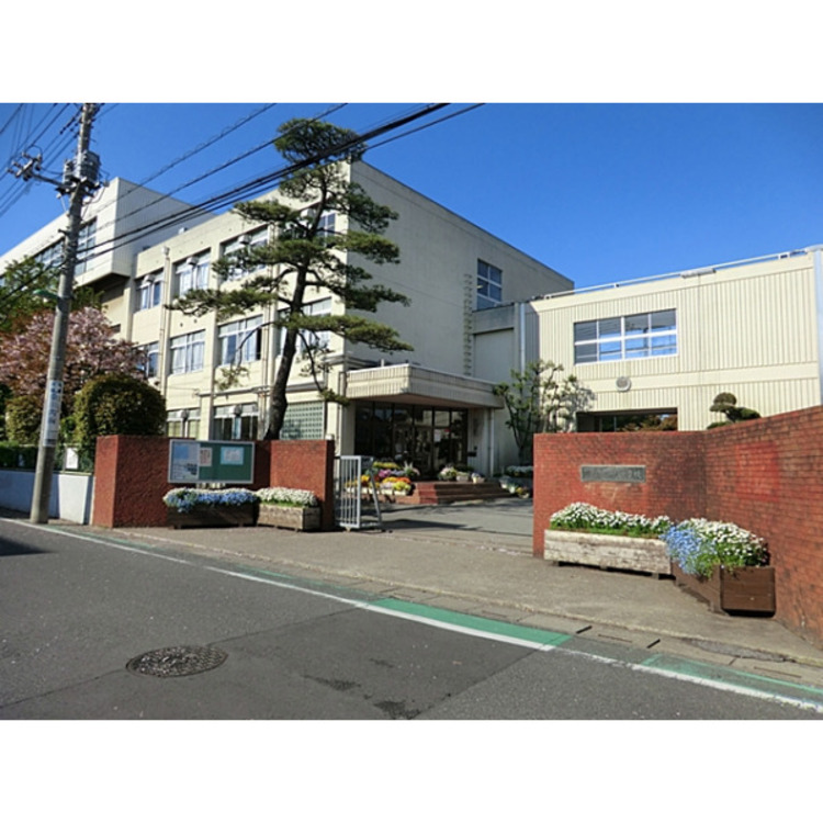 周辺 川口市立戸塚中学校(約850m)