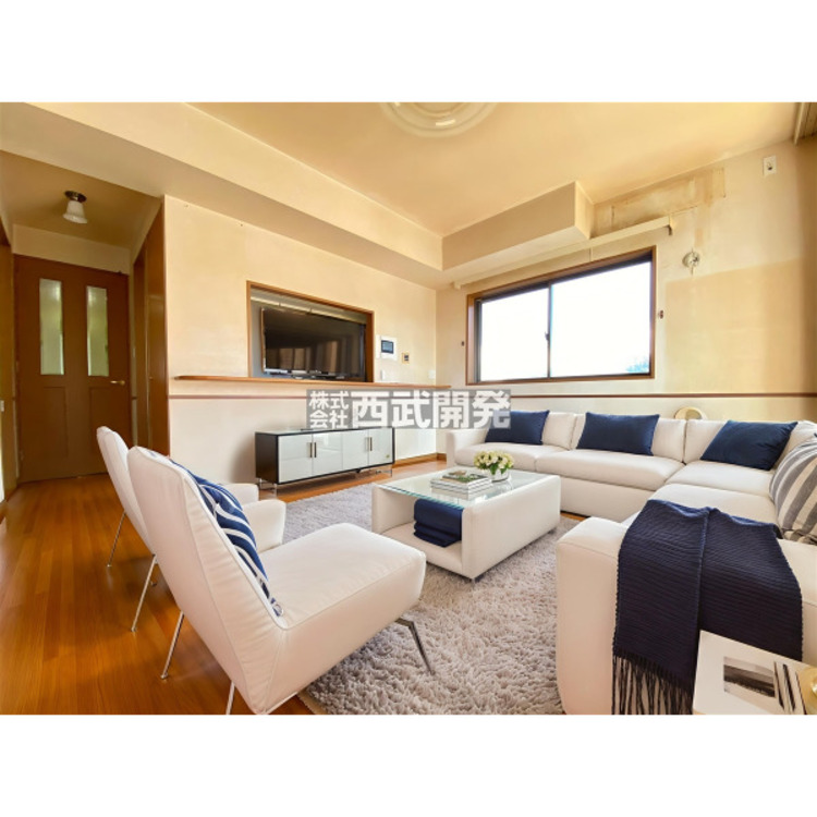 居間 【配置してある家具や小物はCGによるイメージです。】