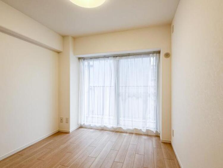 内装 窓からたっぷりと陽光が注がれる、明るく快適なプライベート空間となっています。