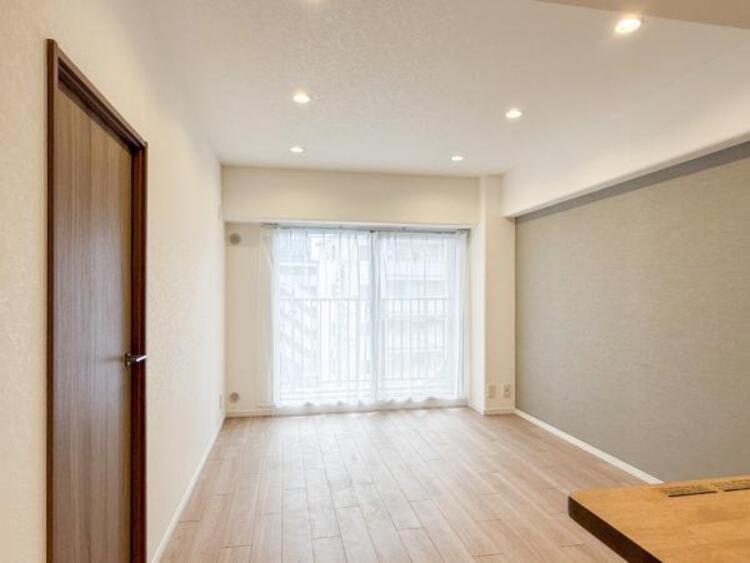 居間 光と風があふれる開放的なリビングダイニングには自然と家族みんなが集まってきます。