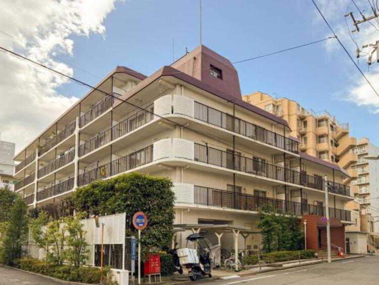 外観 場所によって暖かい日差しの入り方・見え方も違うお住まい。実際の日当たりや現地の雰囲気もご確認ください。