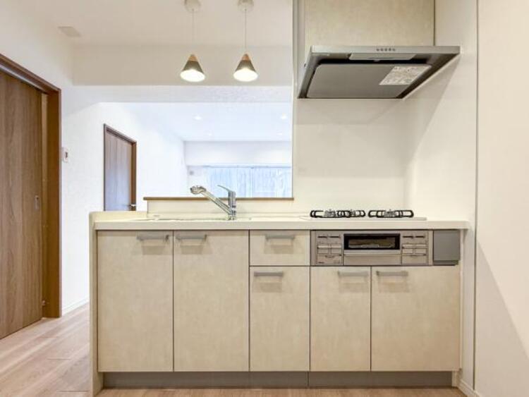 キッチン リビング全体が見渡せる対面式システムキッチン。浄水器付きです。