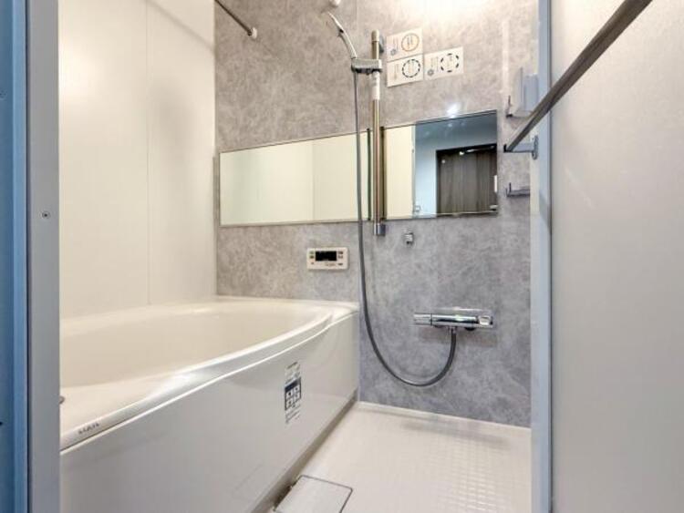 風呂 高級感を演出する内装。くつろぎのスペースにも、癒しのスペースにもなる心休まる空間です。