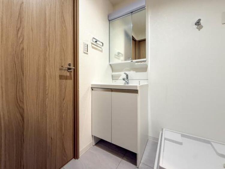 洗面 シンプルで清潔感のある洗面所で、毎日の生活が快適に。