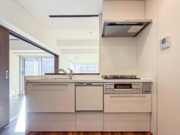 キッチン 広々としたキッチンスペース。食洗機、浄水器付のキッチンは料理が捗ります。