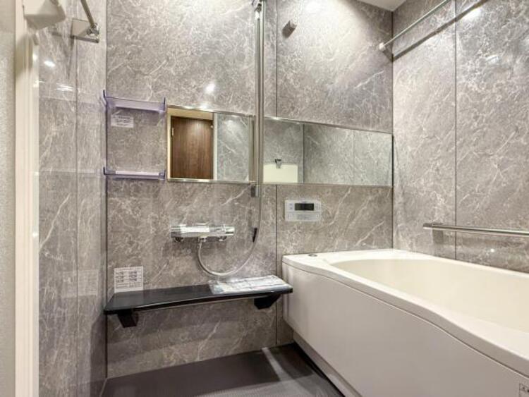 風呂 高級感を演出する内装。くつろぎのスペースにも、癒しのスペースにもなる心休まる空間です。