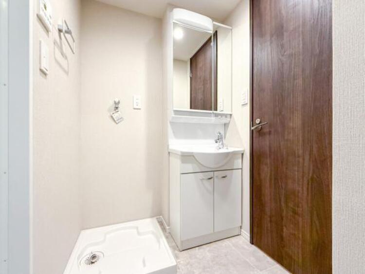 洗面 使い勝手の良い洗面台で、朝の準備もスムーズにこなせます。