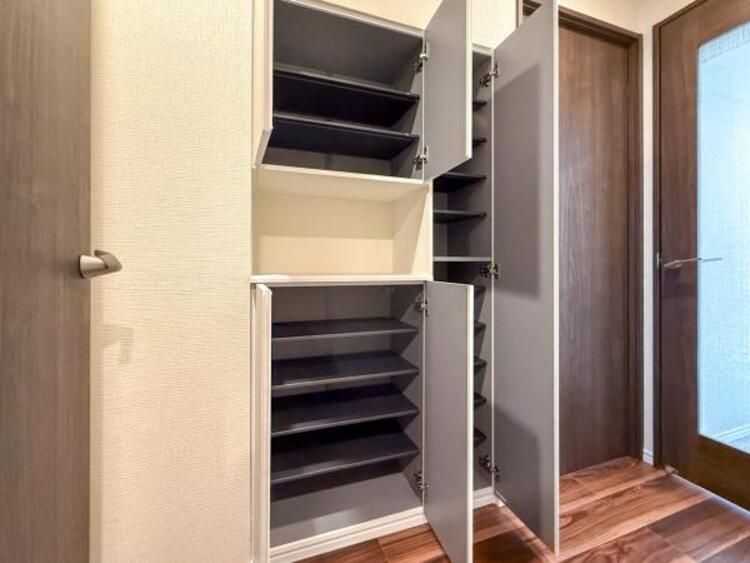 収納 収納スペースを広く設けていますので、たくさんある靴もすべて収納していただけます。