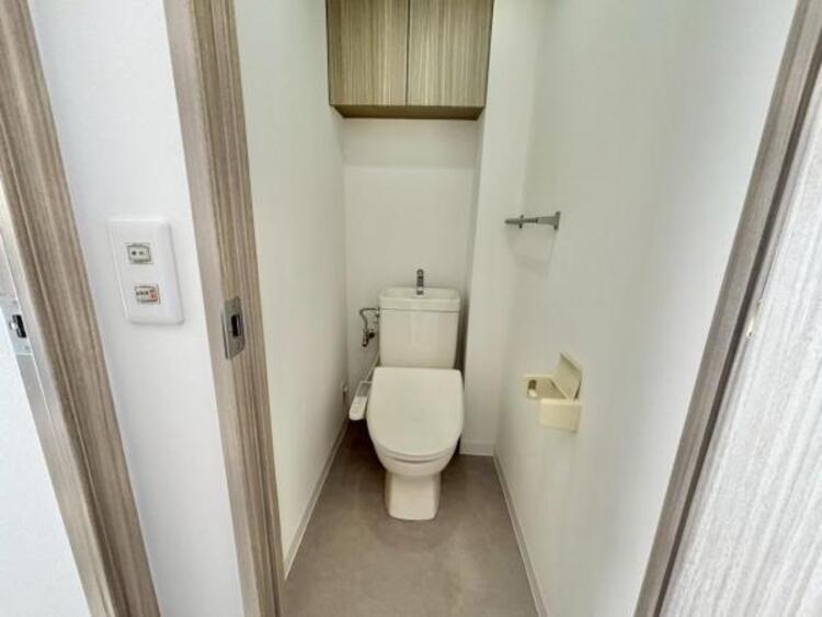 トイレ 毎日使う場所だからこそ、使い勝手を考慮しました。白を基調に、飽きのこない空間は質感豊かな仕上がりとなっております。