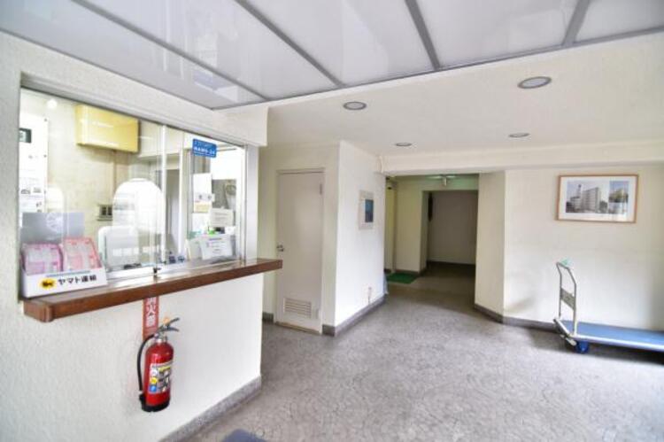 その他 管理が行き届いた清潔感のあるロビー。オートロックやマンションならではの防犯性の高さも住宅選びの大切な要素ですね。