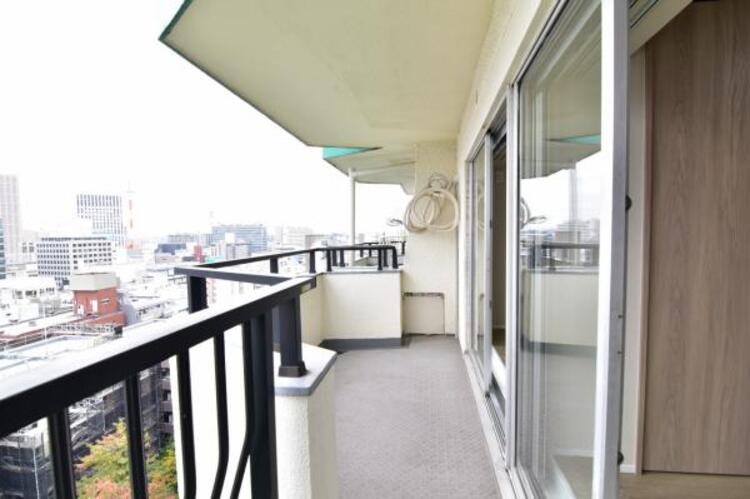 その他 バルコニー　心地よい風や陽光を楽しめるバルコニー。洗濯物を干すだけでなく、アイデア次第で多彩にお楽しみいただけます。