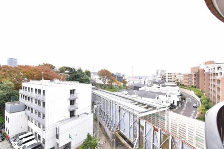 その他 ほっと一息つきたい時に望むこの眺望。リラックスできる空間になりますね。 