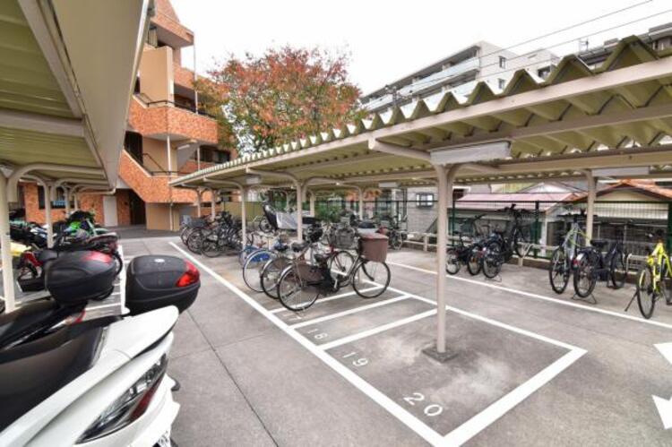 その他 管理の行き届いた駐輪場は屋根付きで雨の日も安心です。 