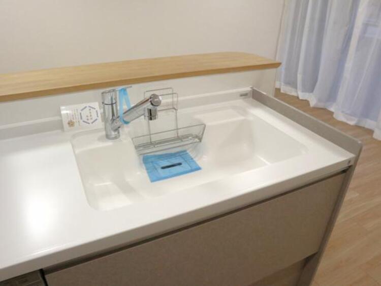 設備 キッチンの水栓には、浄水器を標準装備。水道水をそのまま飲むことができ、お米などをおいしく炊くことも可能です。