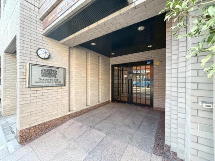 エントランス 居住者の帰り、訪れる方を優しく迎えてくれるエントランスです。