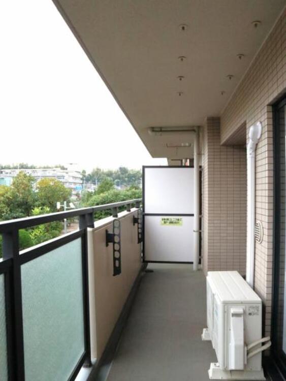 バルコニー 風通しのよいバルコニー。お洗濯物も乾かしやすいですね。
