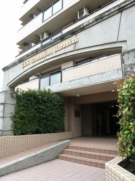 エントランス 居住者の帰り、訪れる方を優しく迎えてくれるエントランスです。