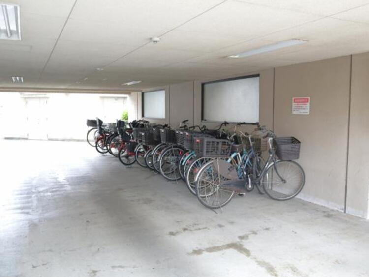 その他 屋根がついた駐輪場、自転車も濡れにくいです。