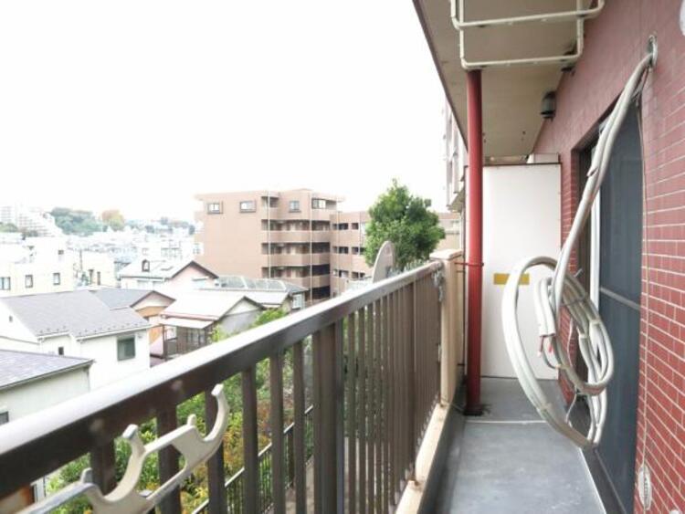 バルコニー 風通しのよいバルコニー。お洗濯物も乾かしやすいですね。