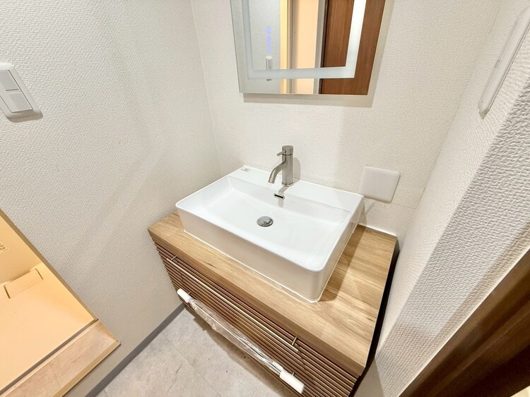 その他 清潔感を感じられる洗面化粧台。