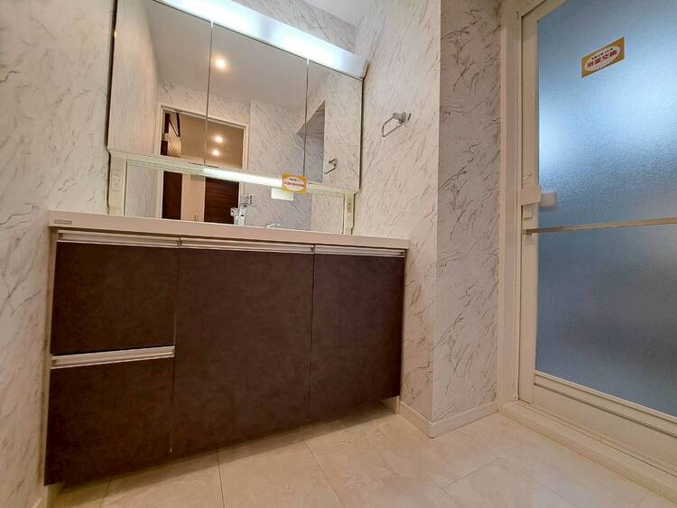 その他 十分な広さの脱衣所。