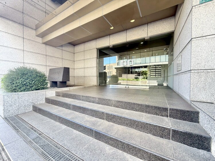 その他 上質感漂う玄関アプローチです。