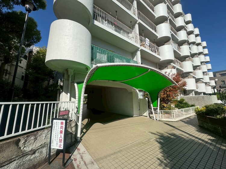 その他 上質感漂う玄関アプローチです。