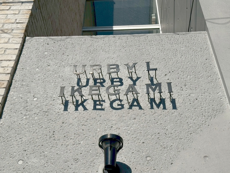 その他 スタイリッシュなエンブレム。お洒落なマンションは入り口から。