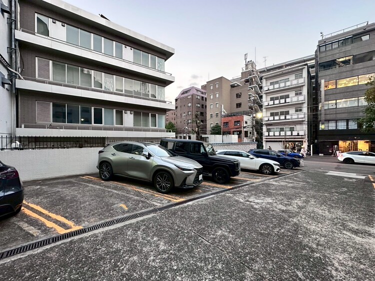 その他 駐車スペースが嬉しいですね。※空き状況は都度ご確認下さい。