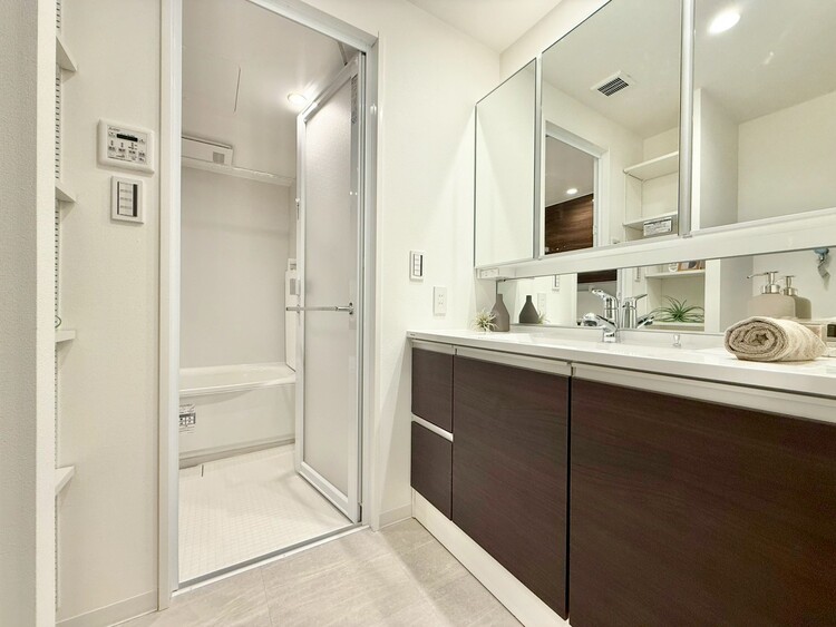 その他 十分な広さの脱衣所。