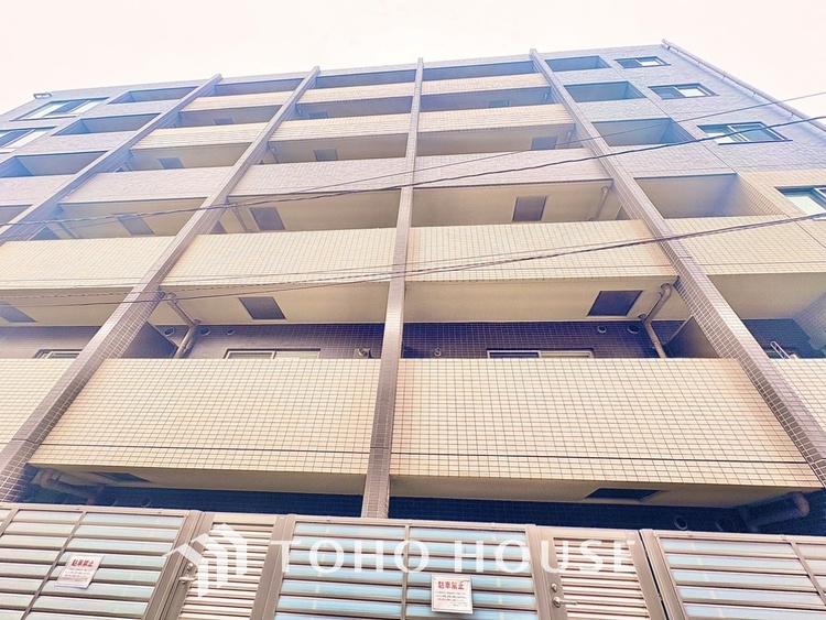 その他 気持ちの良い朝をつくりだし、夕方には笑顔を取り戻させてくれるミラー。パウダールームはいつでも本来の自分を取り戻せる空間。明るく仕上げてあります。