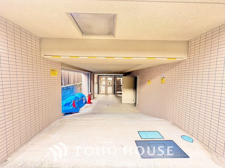 外観 清潔感あるホワイト調のクロスと温もり溢れるモダンカラーの床材が見事に調和した本邸宅は、毎日の生活を少しでも快適に過ごして頂ける様に落ち着いた雰囲気作りから行っています。