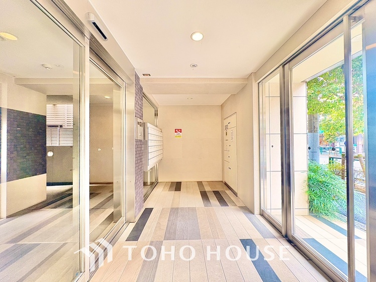 外観 ここはみんなが集い、食事と楽しい会話が始まる場所。話に夢中になりすぎて、ついつい時を忘れ、夜半過ぎになってしまう。そんな束の間の幸せを感じさせてくれます。