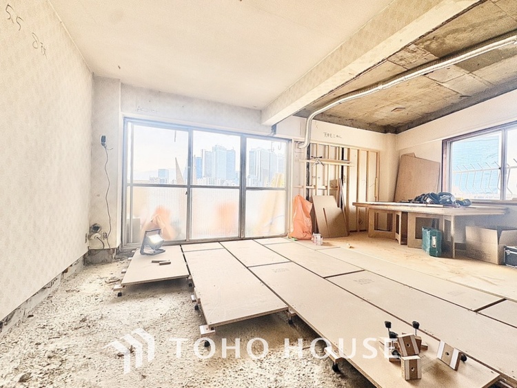 内装 叶えたかったのは落ち着きのあるナチュラルな風合い、そして開放感があるリビング。優雅な気分に浸れる幸せな時間を家族が自然と集まりたくなるこの空間で。