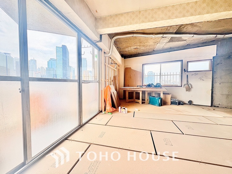 内装 使いやすく、明るい洋室に仕上がります。子供部屋や趣味のお部屋にご利用できます。ご自身で家具などを配置し、素敵な空間を創り上げられます。