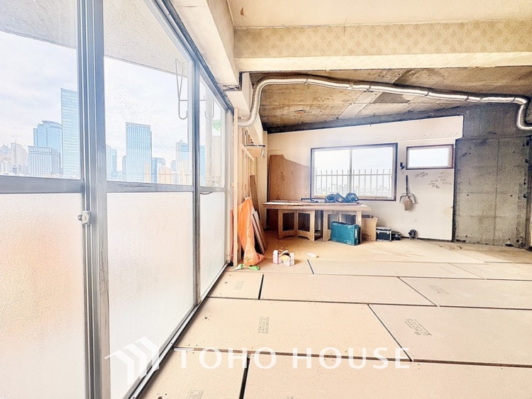 内装 使いやすく、明るい洋室に仕上がります。子供部屋や趣味のお部屋にご利用できます。ご自身で家具などを配置し、素敵な空間を創り上げられます。